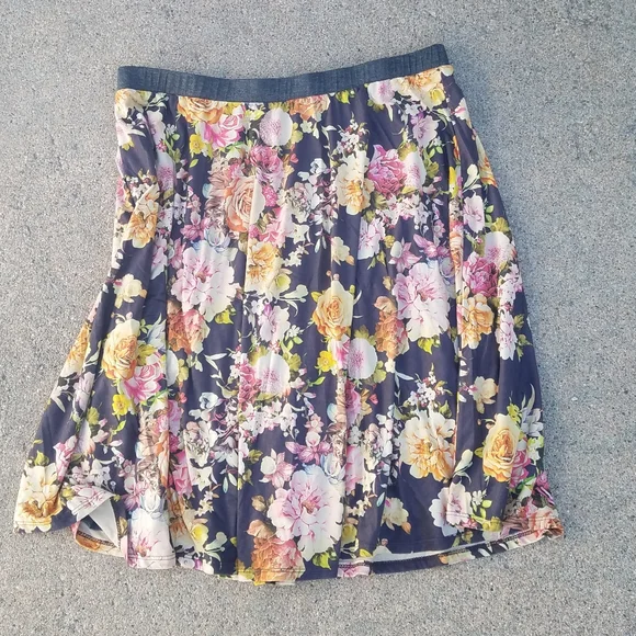 LeLis Floral Skirt- 2X - Picture 1 of 3
